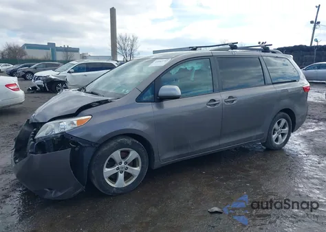 2016 Toyota Sienna Le 8 Passenger z USA, uszkodzony, nr VIN 5TDKK3DCXGS757939